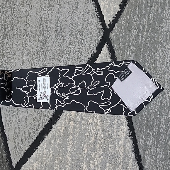 VINTAGE Disney Mickey Mouse & Pluto Silhouettes Silk Dress Tie - Picture 4 of 8